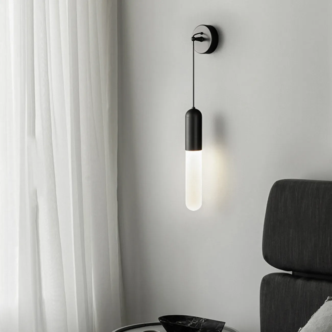 Серия настенных светильников с белым цилиндрическим рассеивателем с матовым градиентным эффектом SIGLEIF WALL Black Серия настенных светильников с белым цилиндрическим рассеивателем с матовым градиентным эффектом SIGLEIF WALL Black