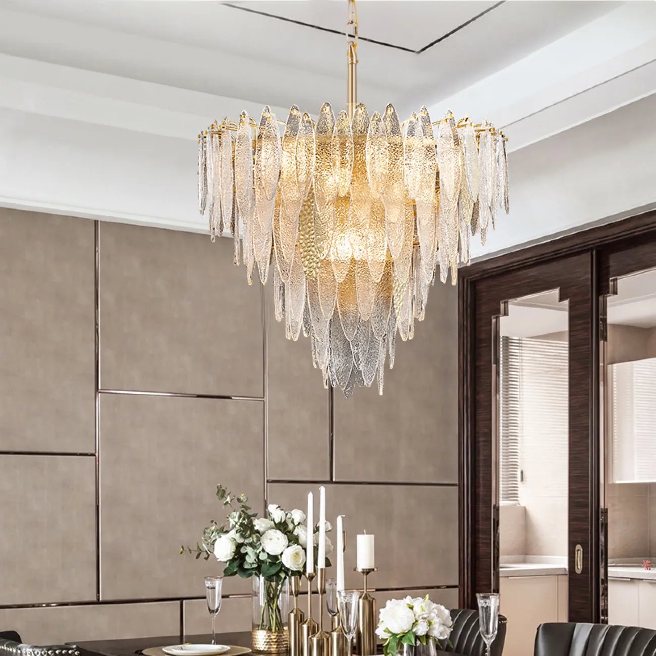 Люстра с декором из стеклянных лепестков с фигурной поверхностью RISSA от ImperiumLoft