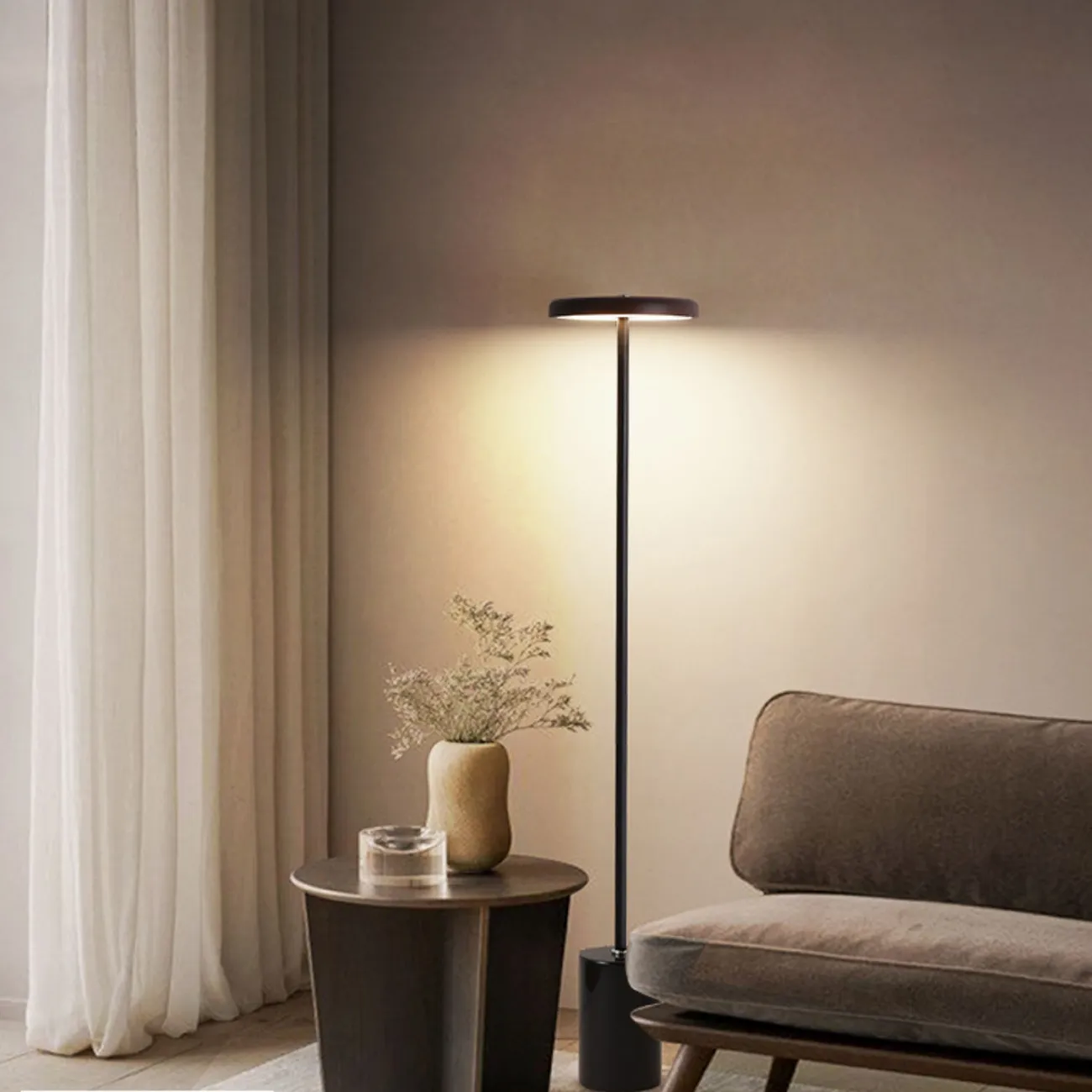 Серия светодиодных торшеров с дисковидным абажуром из светлого и темного дерева на вертикальной стойке с мраморным основанием DEBBY Dark brown