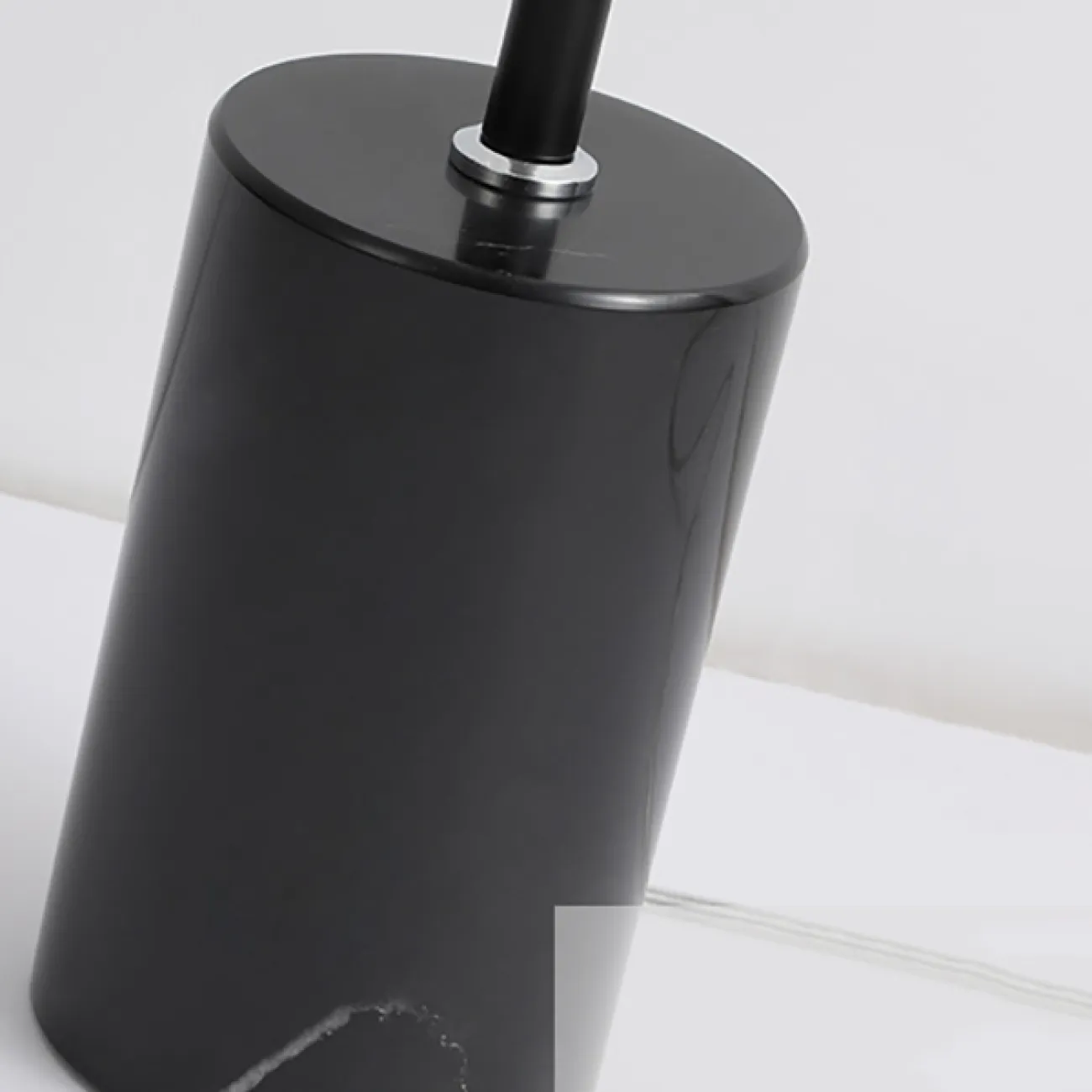 Серия светодиодных торшеров с дисковидным абажуром из светлого и темного дерева на вертикальной стойке с мраморным основанием DEBBY Dark brown