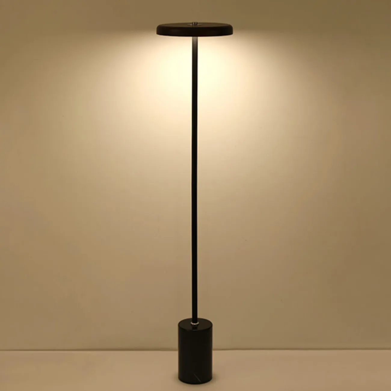 Серия светодиодных торшеров с дисковидным абажуром из светлого и темного дерева на вертикальной стойке с мраморным основанием DEBBY Dark brown