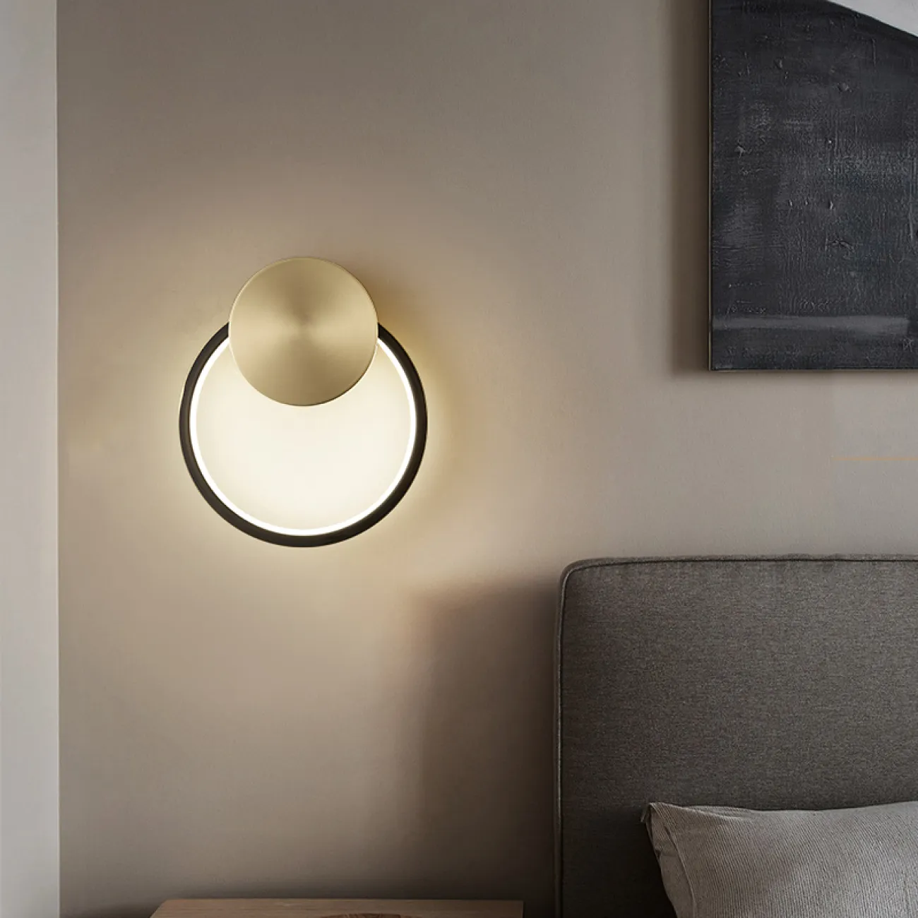 Серия настенных светодиодных светильников с кольцевым корпусом из натуральной и черненой латуни WOLKE SMALL D15 Brass