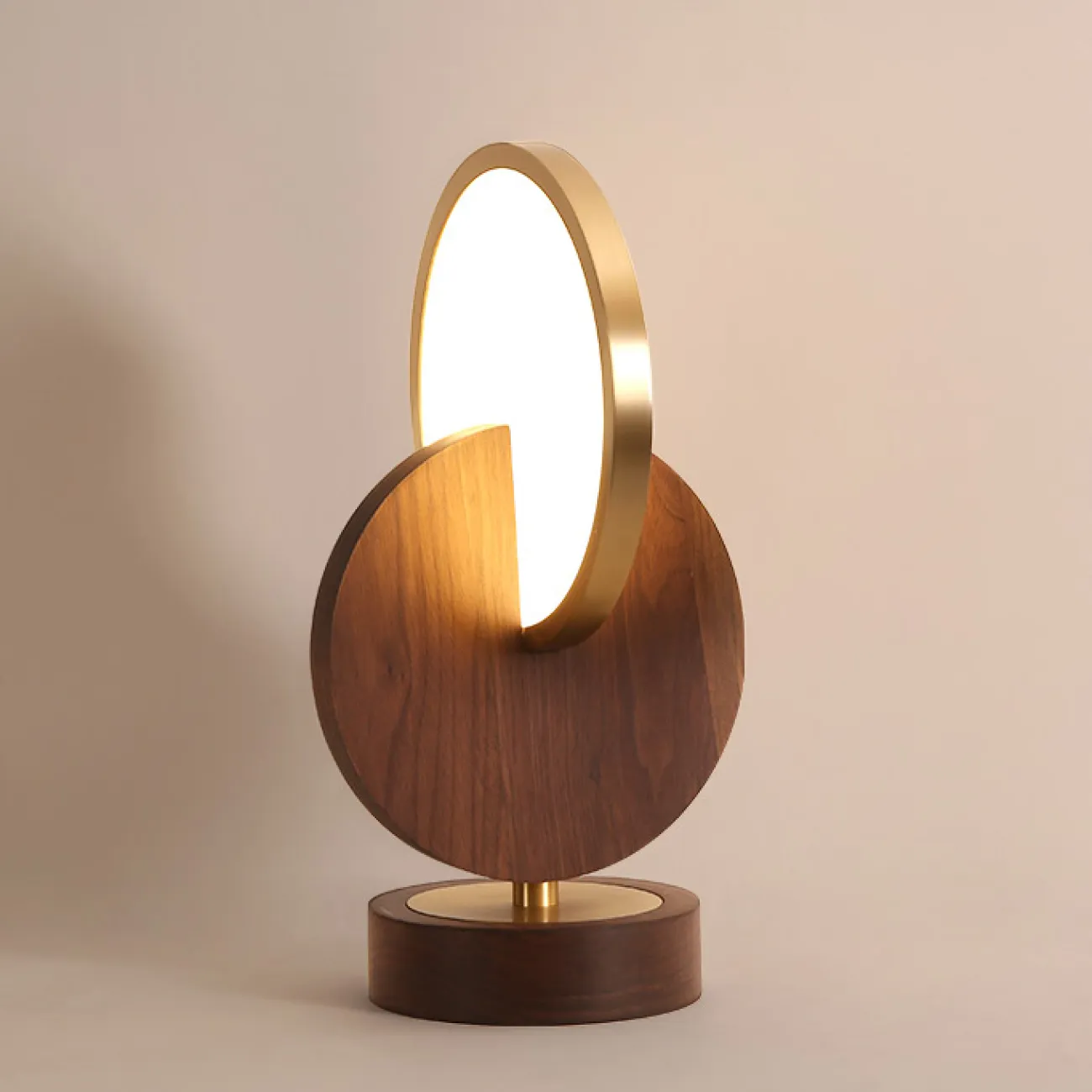 Светодиодная настольная лампа из пересекающихся дисков GLATT WOOD TAB Dark brown