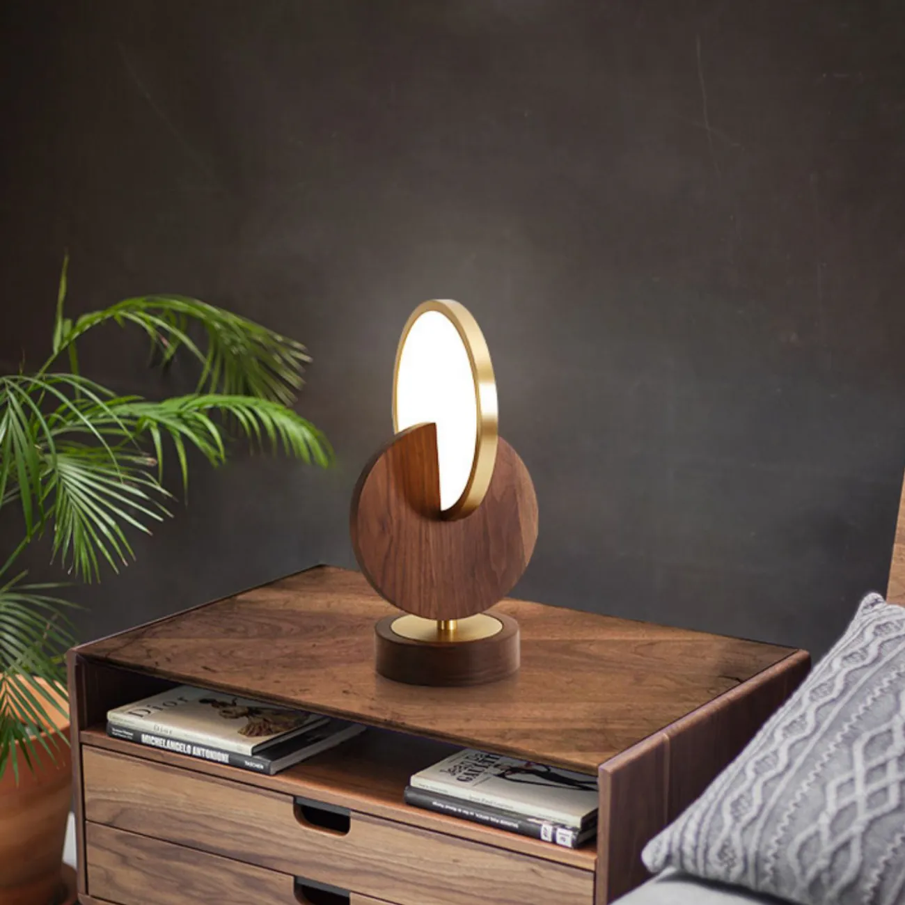 Светодиодная настольная лампа из пересекающихся дисков GLATT WOOD TAB Dark brown