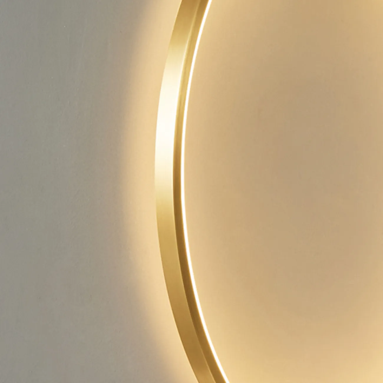 Серия настенных светодиодных светильников с кольцевым корпусом из натуральной и черненой латуни WOLKE WALL D60 Black Серия настенных светодиодных светильников с кольцевым корпусом из натуральной и черненой латуни WOLKE WALL D60 Black