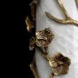 Серия настольных светильников с белым текстильным абажуром и цилиндрическим основанием из светлого и темного мрамора ALISHA B