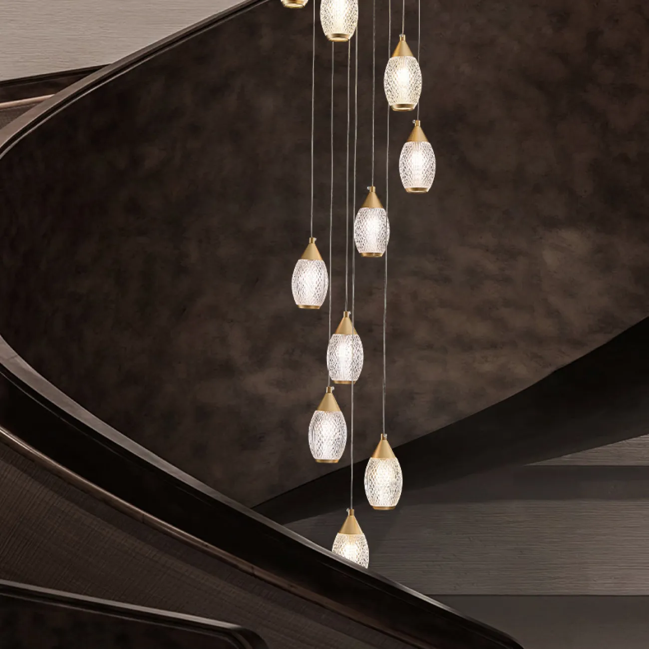 Готовая комбинация подвесных светильников с рельефными рассеивателями каплевидной формы FRIDOLIN D50