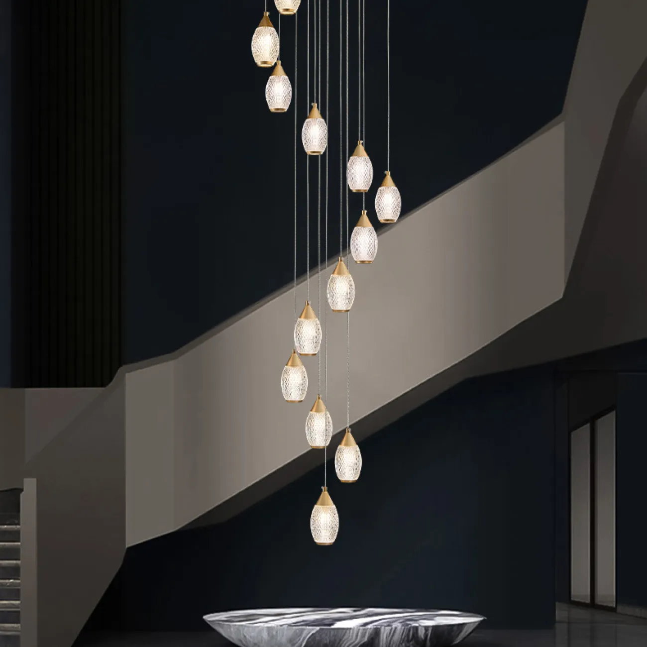 Готовая комбинация подвесных светильников с рельефными рассеивателями каплевидной формы FRIDOLIN D50