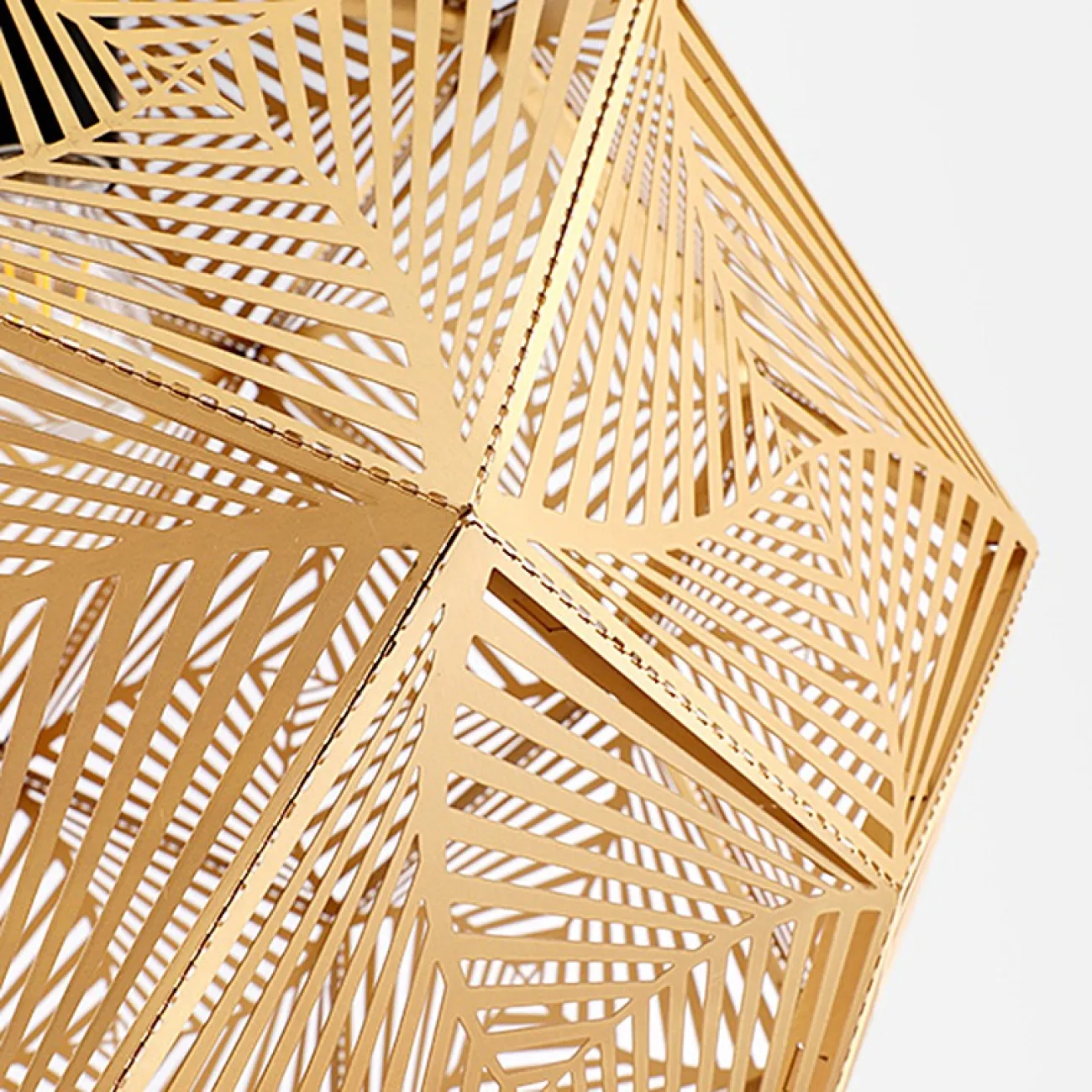 Подвесной светильник в виде резного многогранника SUDA