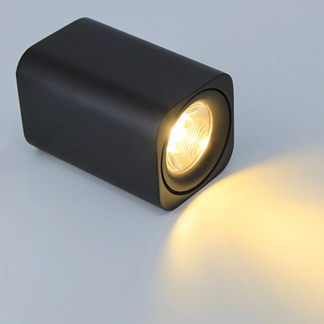 Потолочный точечный светильник H от ImperiumLoft Потолочный точечный светильник H от ImperiumLoft