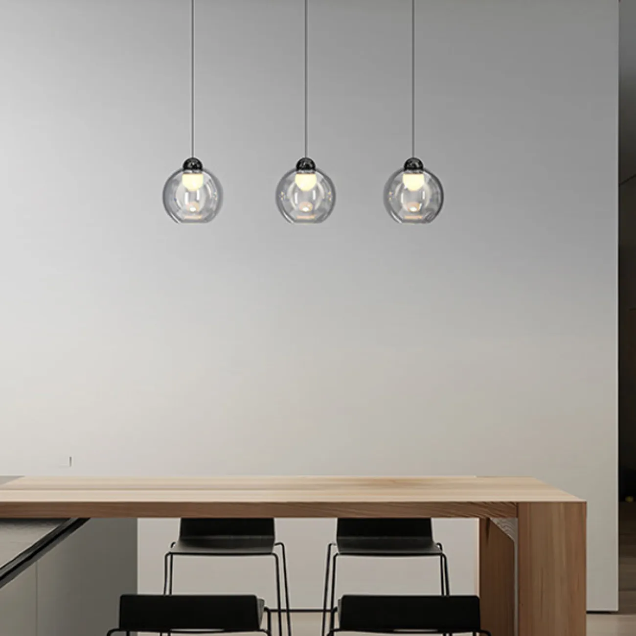 Готовая комбинация подвесных светодиодных светильников c шарообразными плафонами из прозрачного стекла NELSON TRIO D33