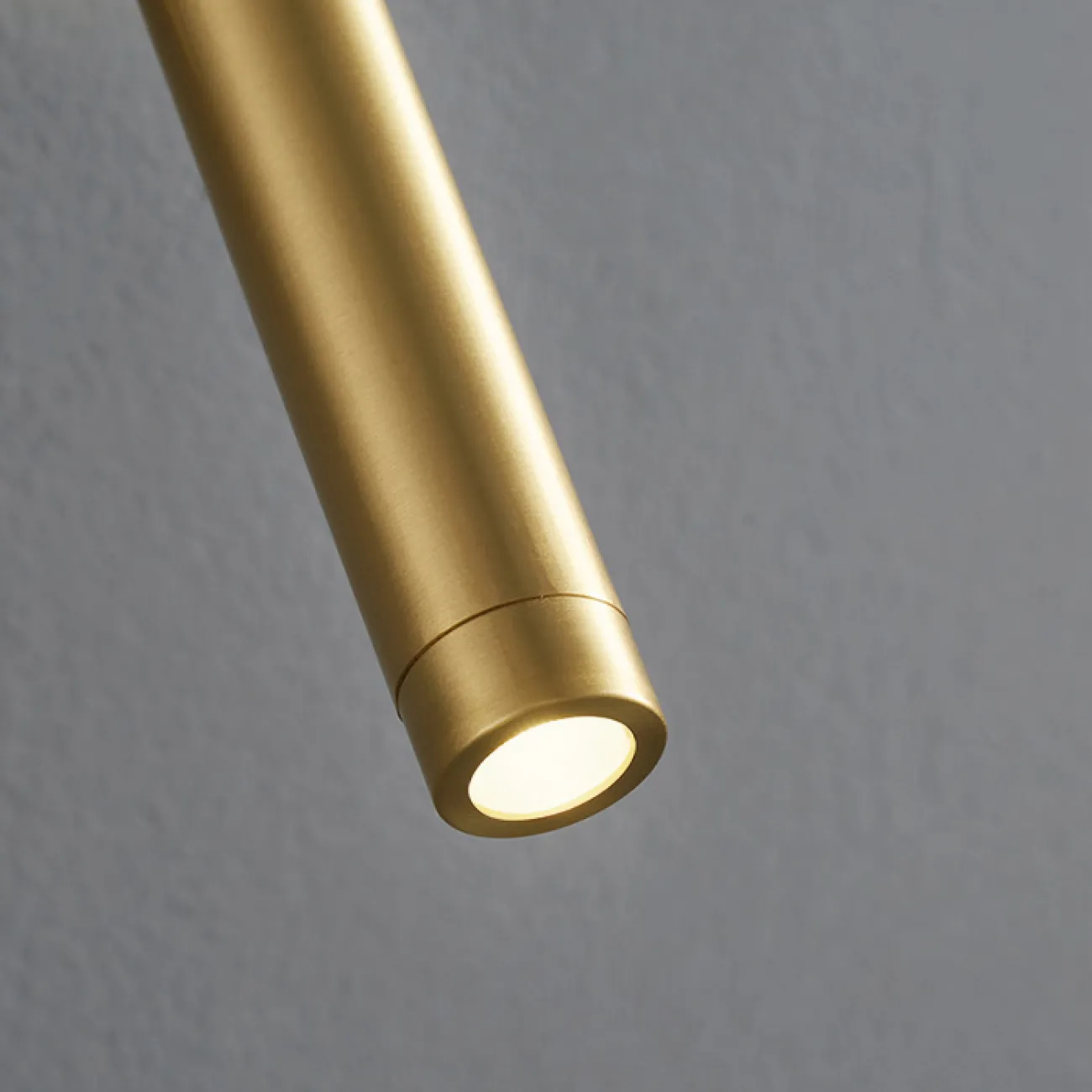 Настенный светодиодный светильник с вращающимся спотом и выключателем на прямоугольном креплении STALE Brass