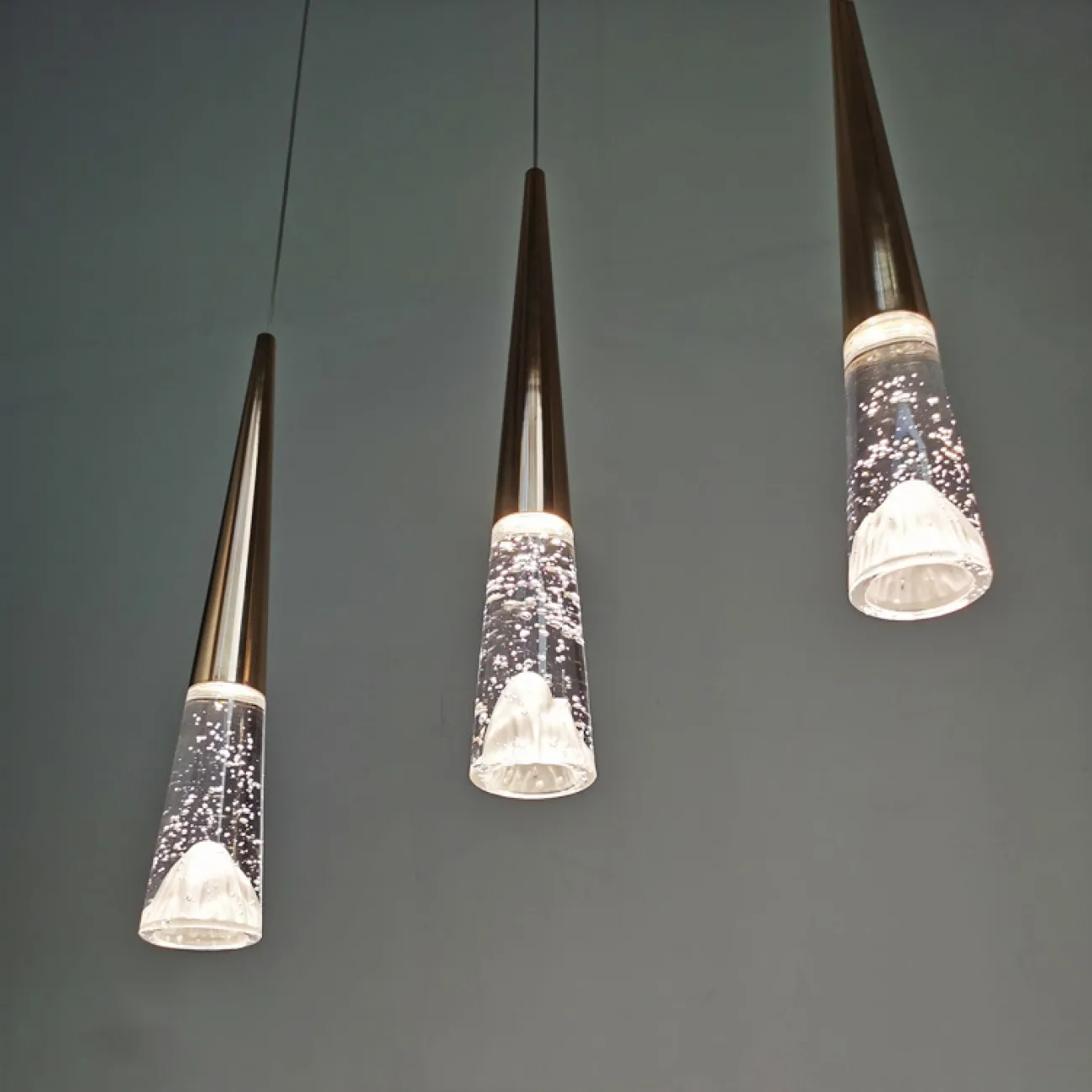 Готовая комбинация подвесных светодиодных светильников с двумя хрустальными рассеивателями с эффектом воздушных пузырьков ELIAN DUO