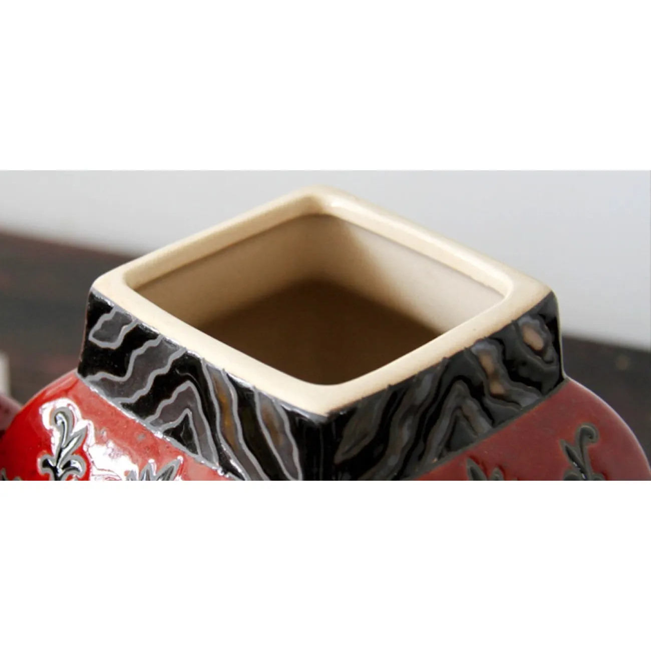 Вазы Black crown от LaLume