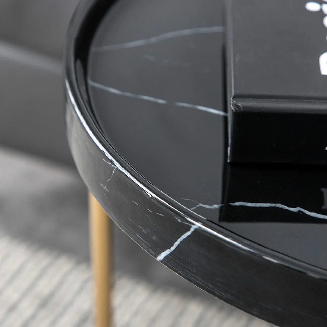 Дизайнерский журнальный столик LaLume-AP00271