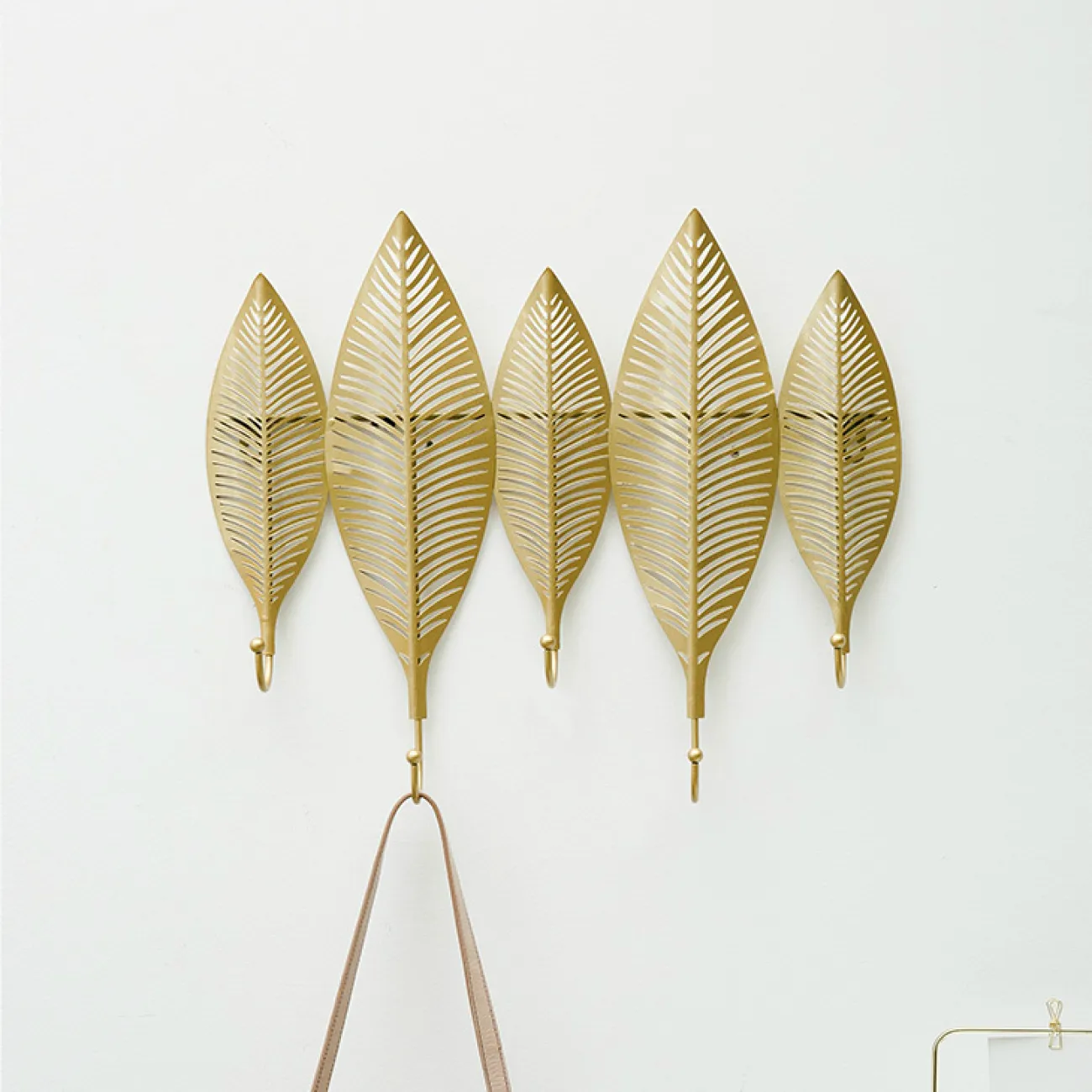 Дизайнерский настенный декор вешалка в прихожую LaLume-KKK00274 