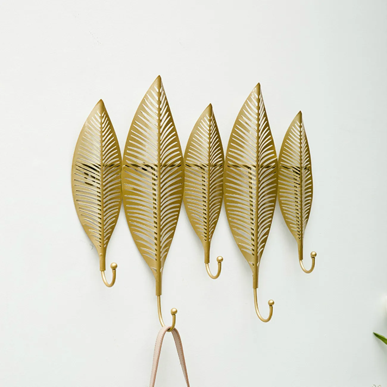 Дизайнерский настенный декор вешалка в прихожую LaLume-KKK00274 