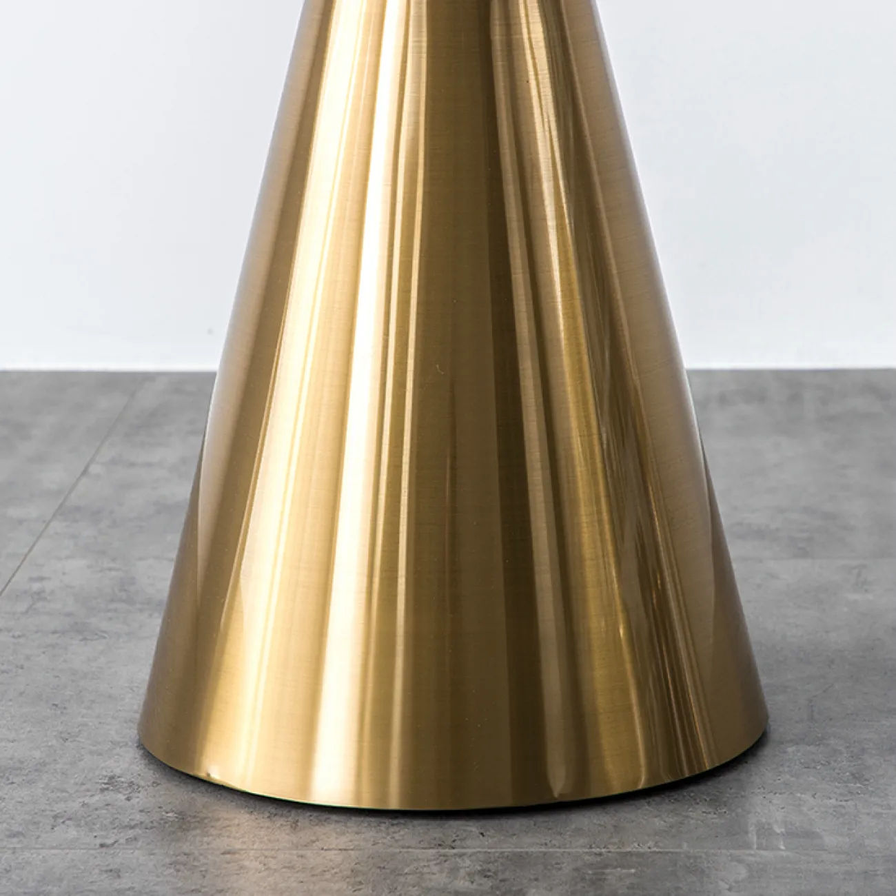 Дизайнерский журнальный столик LaLume-AP00274