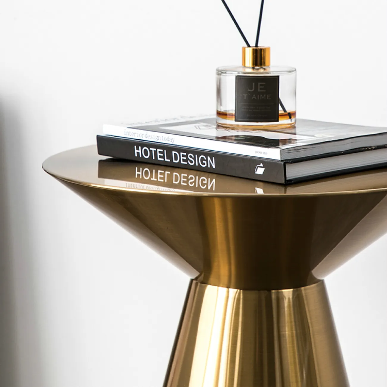 Дизайнерский журнальный столик LaLume-AP00274