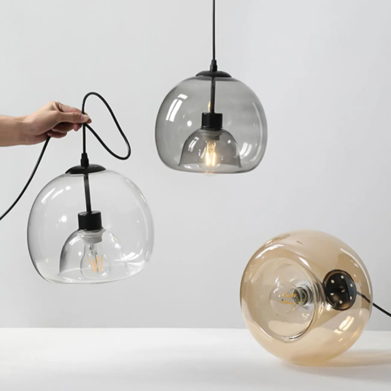  Готовая комбинация подвесных светильников с двойными шарообразными плафонами из тонированного и прозрачного стекла FOCUS TRIO L80 Transparent