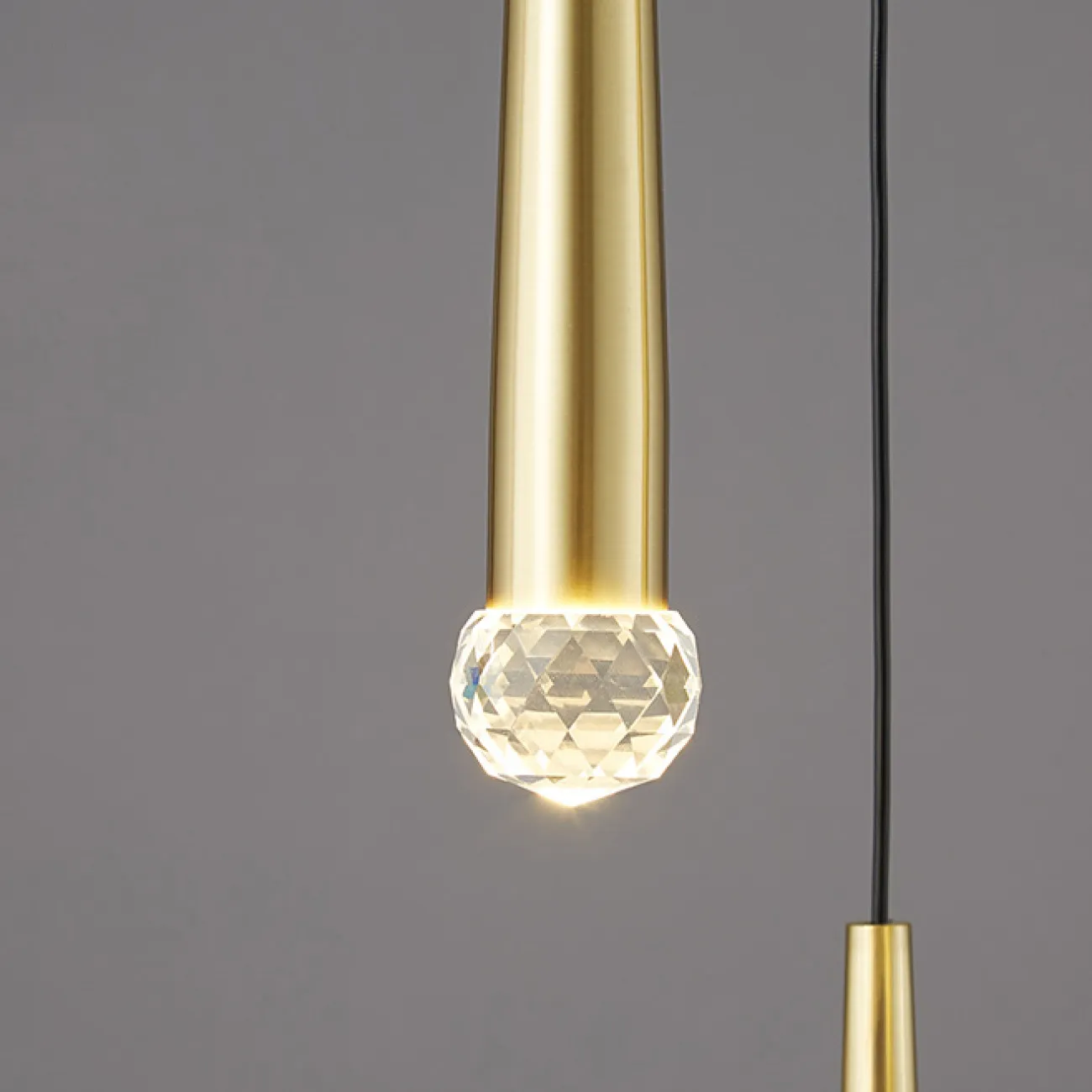 Готовая комбинация подвесных светодиодных светильников с плафонами удлиненной конической формы и декором в виде хрустальных камней MAGRIT LUX MORE L2 Black