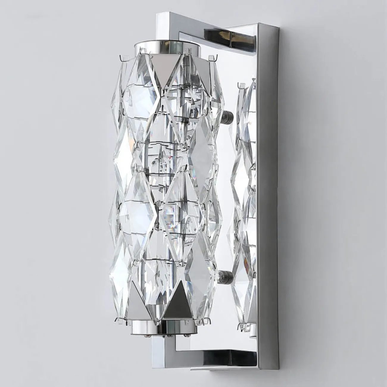 Серия настенных светодиодных светильников с витым многогранным плафоном из хрусталя в хромированном держателе ROYAL H32