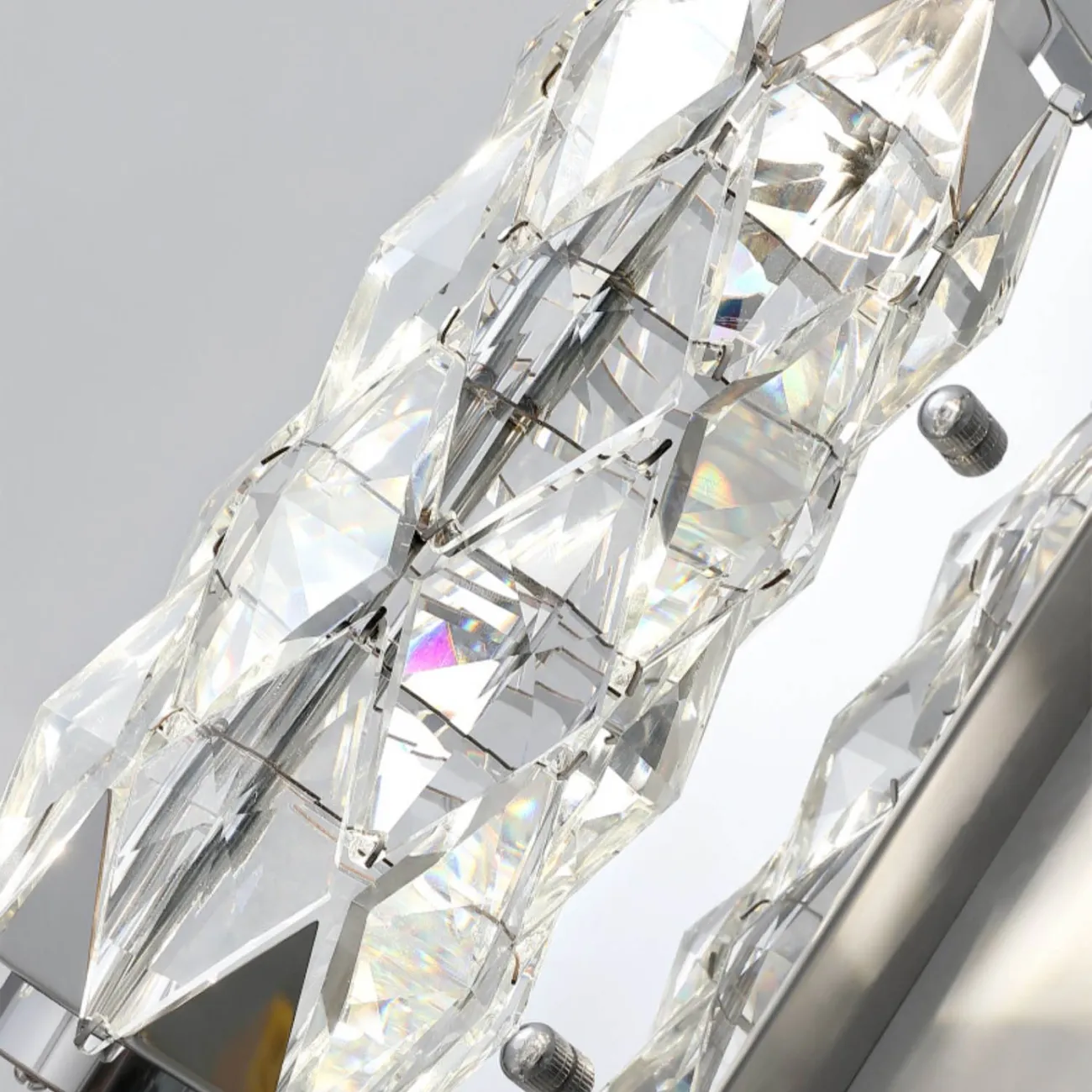 Серия настенных светодиодных светильников с витым многогранным плафоном из хрусталя в хромированном держателе ROYAL H32
