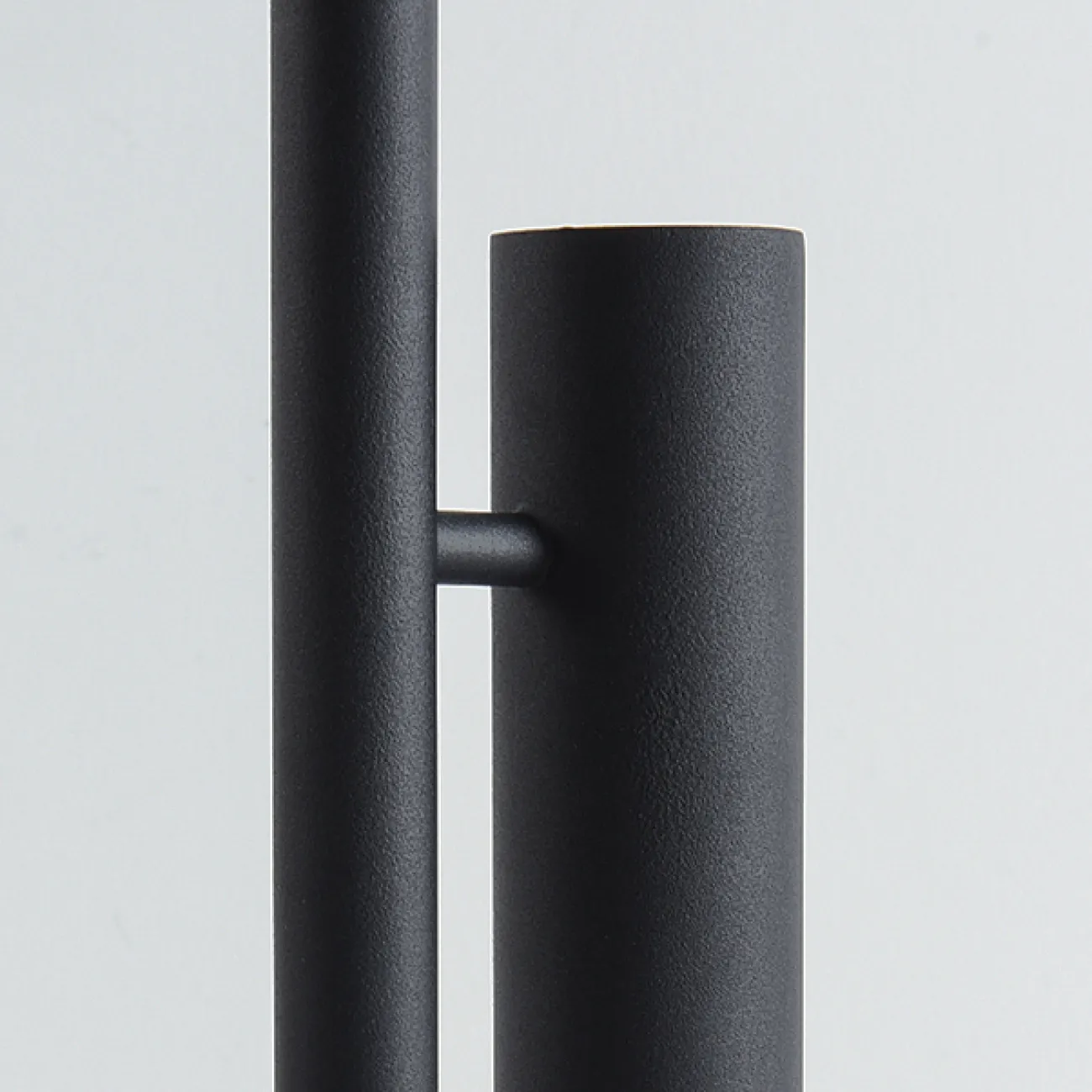 Напольная лампа с прямоугольной LED-панелью на вытянутом трубчатом корпусе с треугольным основанием MAIFRID 4000К