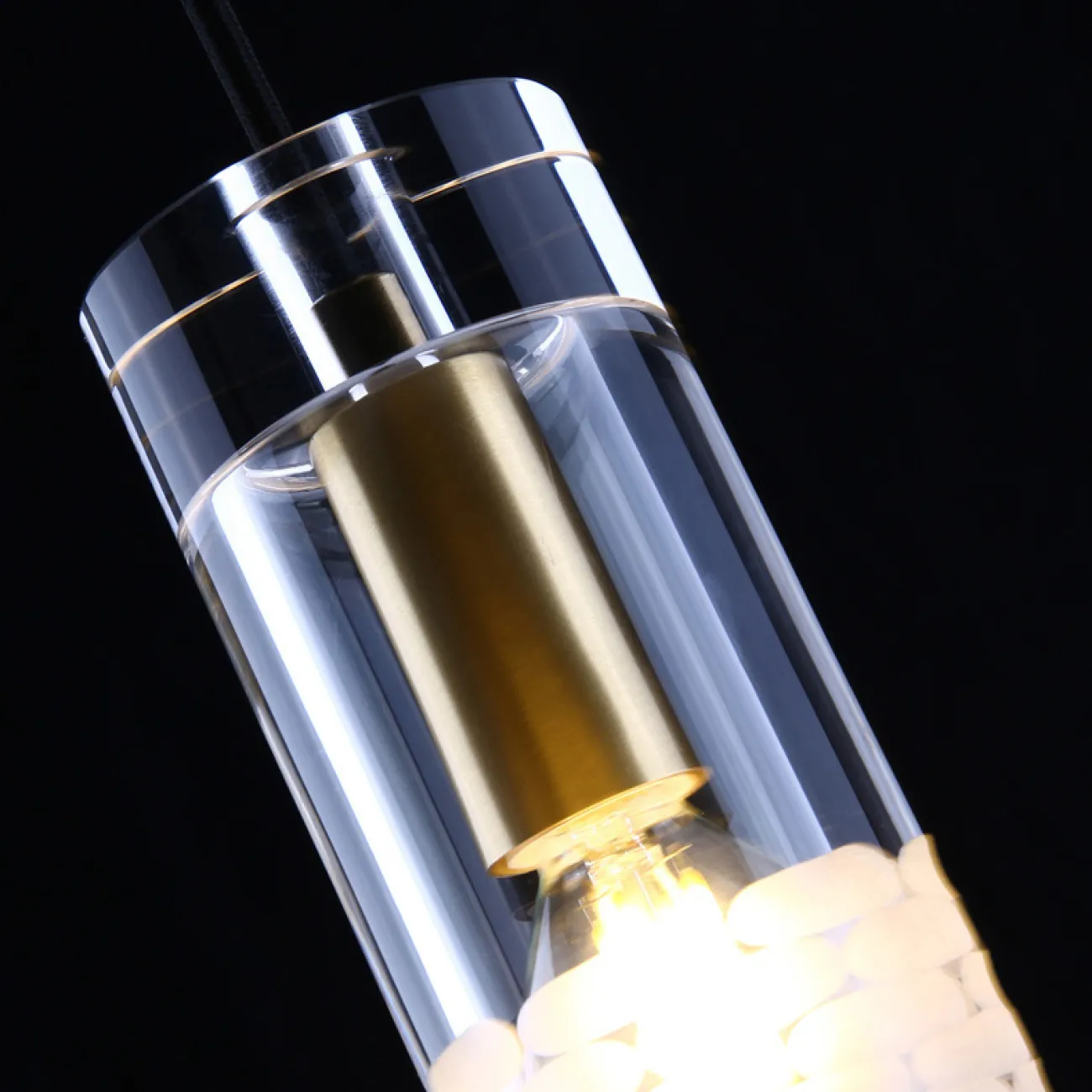 Готовая комбинация подвесных светильников с цилиндрическими плафонами из хрусталя с декоративной пузырьковой гравировкой белого цвета GESINA TRIO