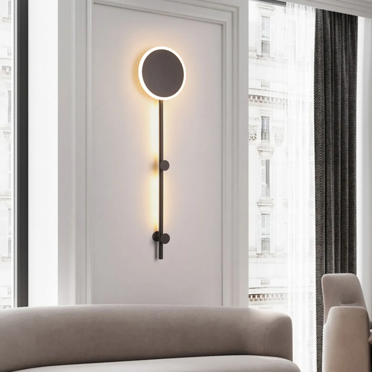 Серия настенных светильников в виде комбинации дисковидного плафона и вертикальной стойки с внешней LED-подсветкой MARA H100 White 4000К