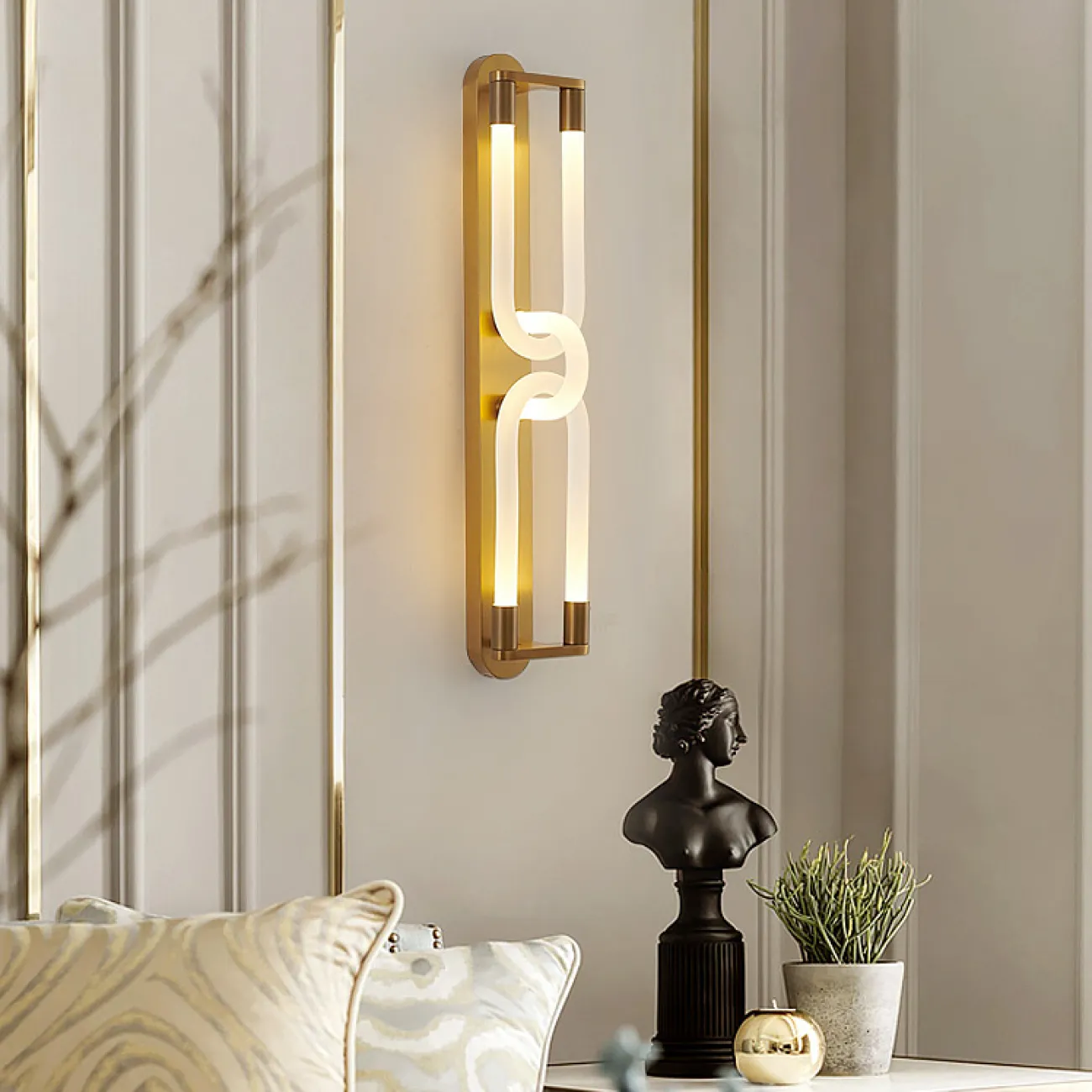 Серия настенных светодиодных светильников со скрещенными трубчатыми плафонами дугообразной формы GALAXY H100 Chrome