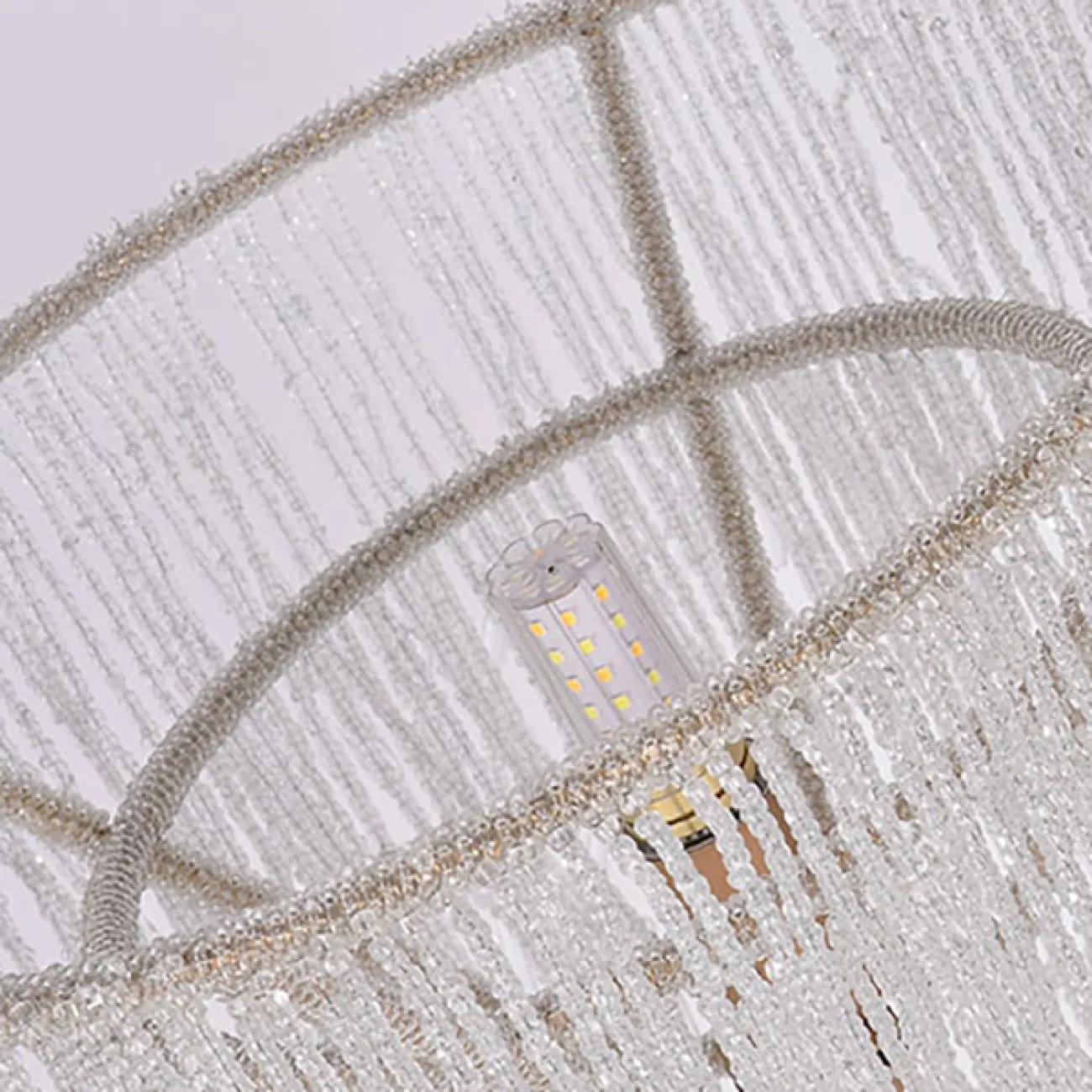 Напольный светильник с двухъярусным абажуром из подвесок, собранных из круглых и каплевидных хрустальных бусин LABEL FL Напольный светильник с двухъярусным абажуром из подвесок, собранных из круглых и каплевидных хрустальных бусин LABEL FL