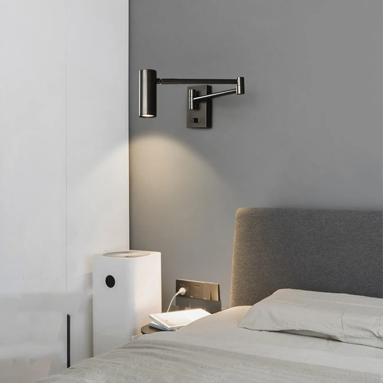 Серия настенных светодиодных светильников с поворотным цилиндрическим спотом на шарнирном кронштейне BOTVID Black 4000К