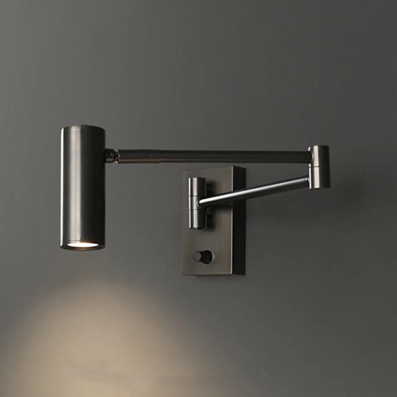 Серия настенных светодиодных светильников с поворотным цилиндрическим спотом на шарнирном кронштейне BOTVID Black 4000К