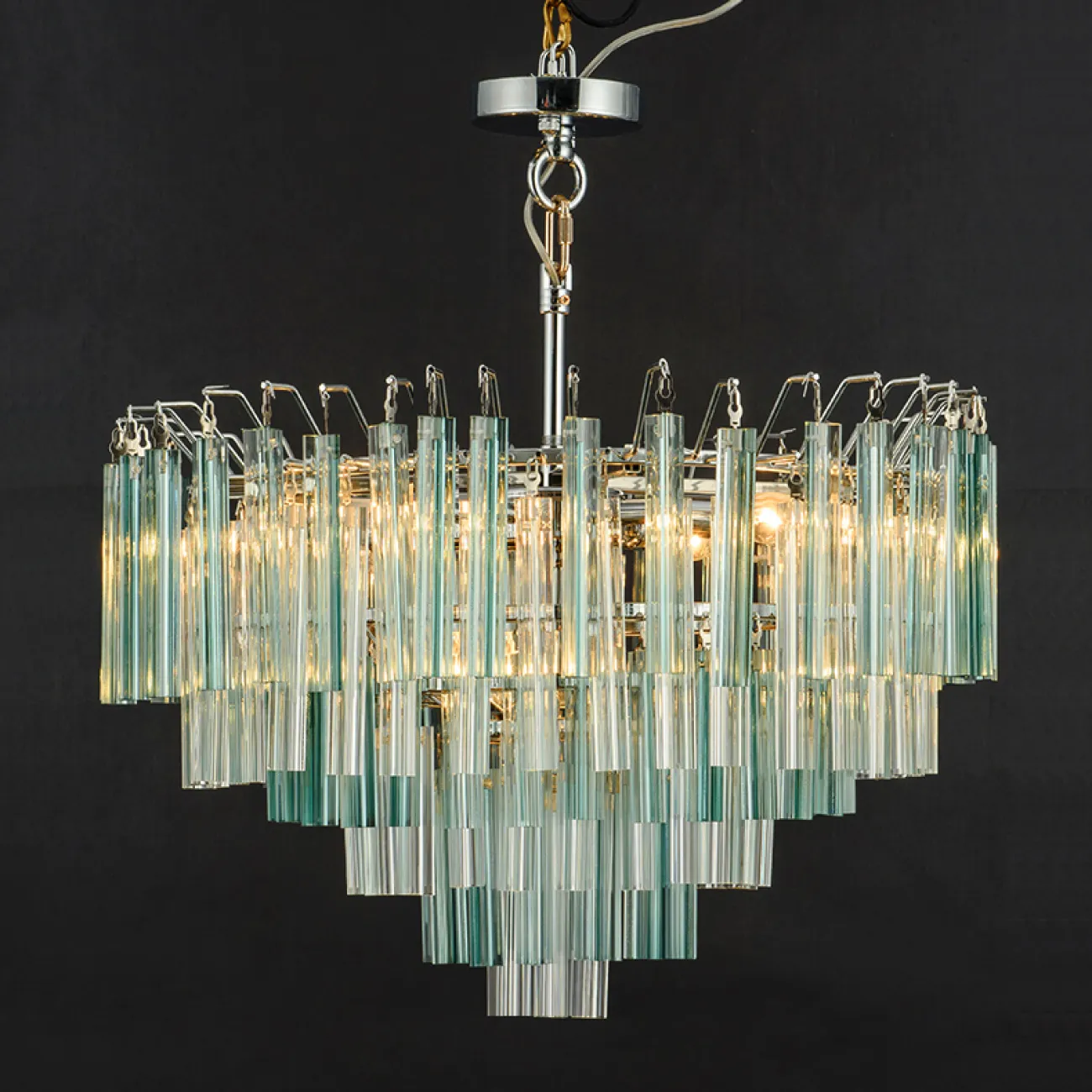 Подвесная стеклянная люстра в стиле постмодерн