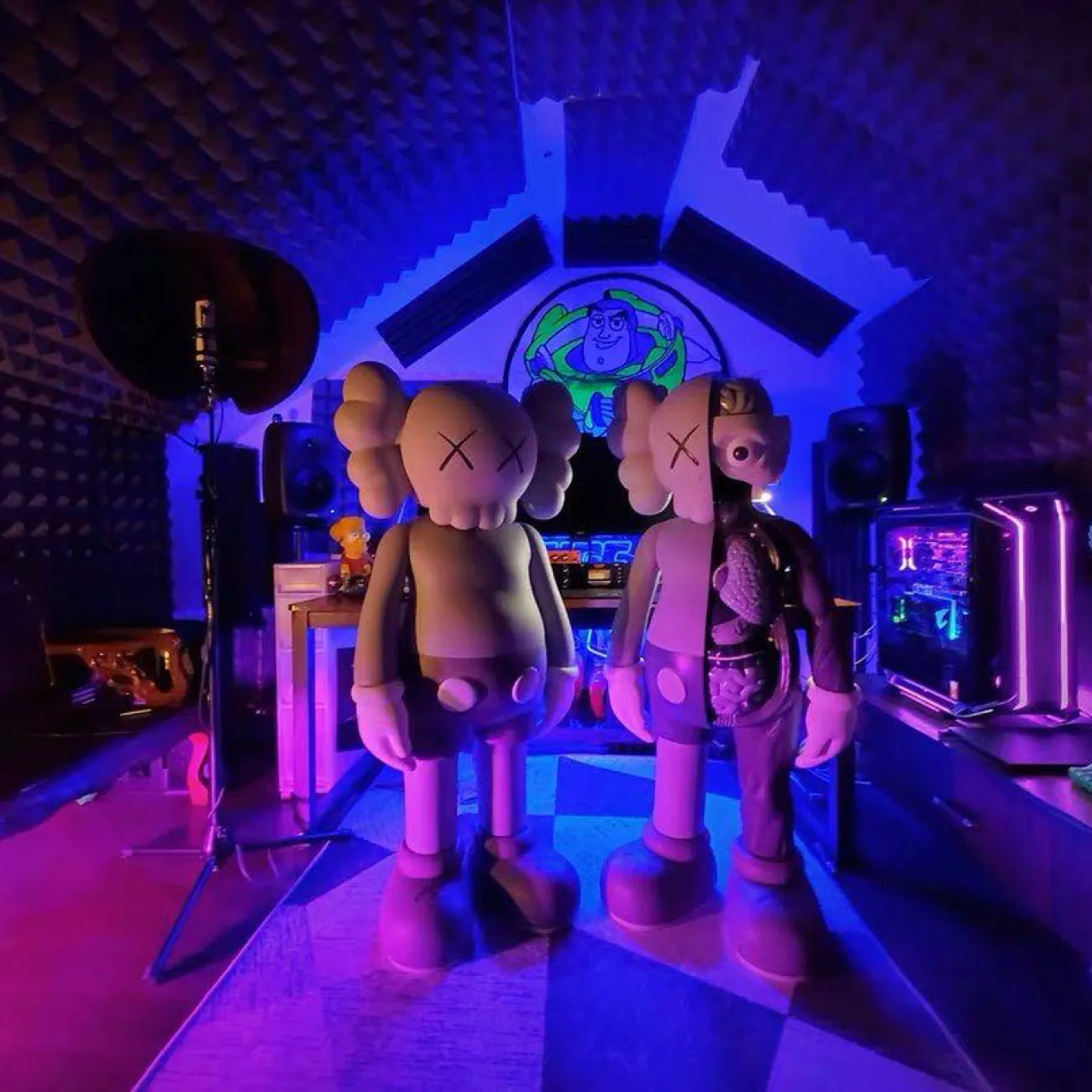 Дизайнерская скульптура кукла Kaws LaLume-SKT00197 