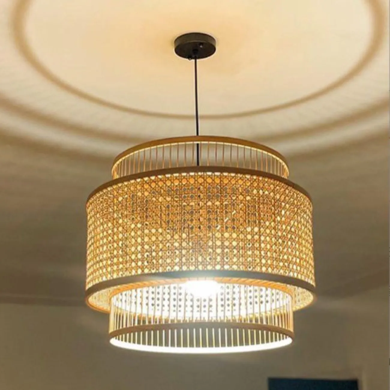 Подвесной светильник из бамбука