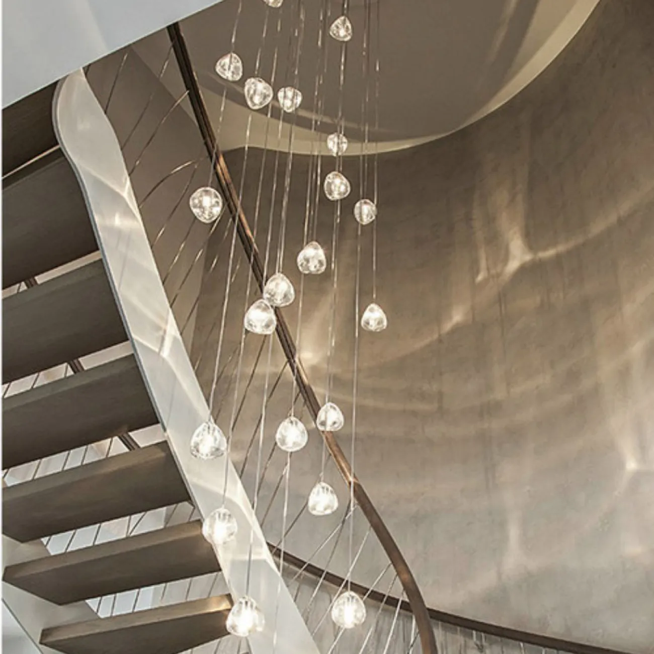 Готовая комбинация подвесных светильников с каплевидными плафонами из прозрачного и янтарного стекла METEORA B COMBO D60 Amber