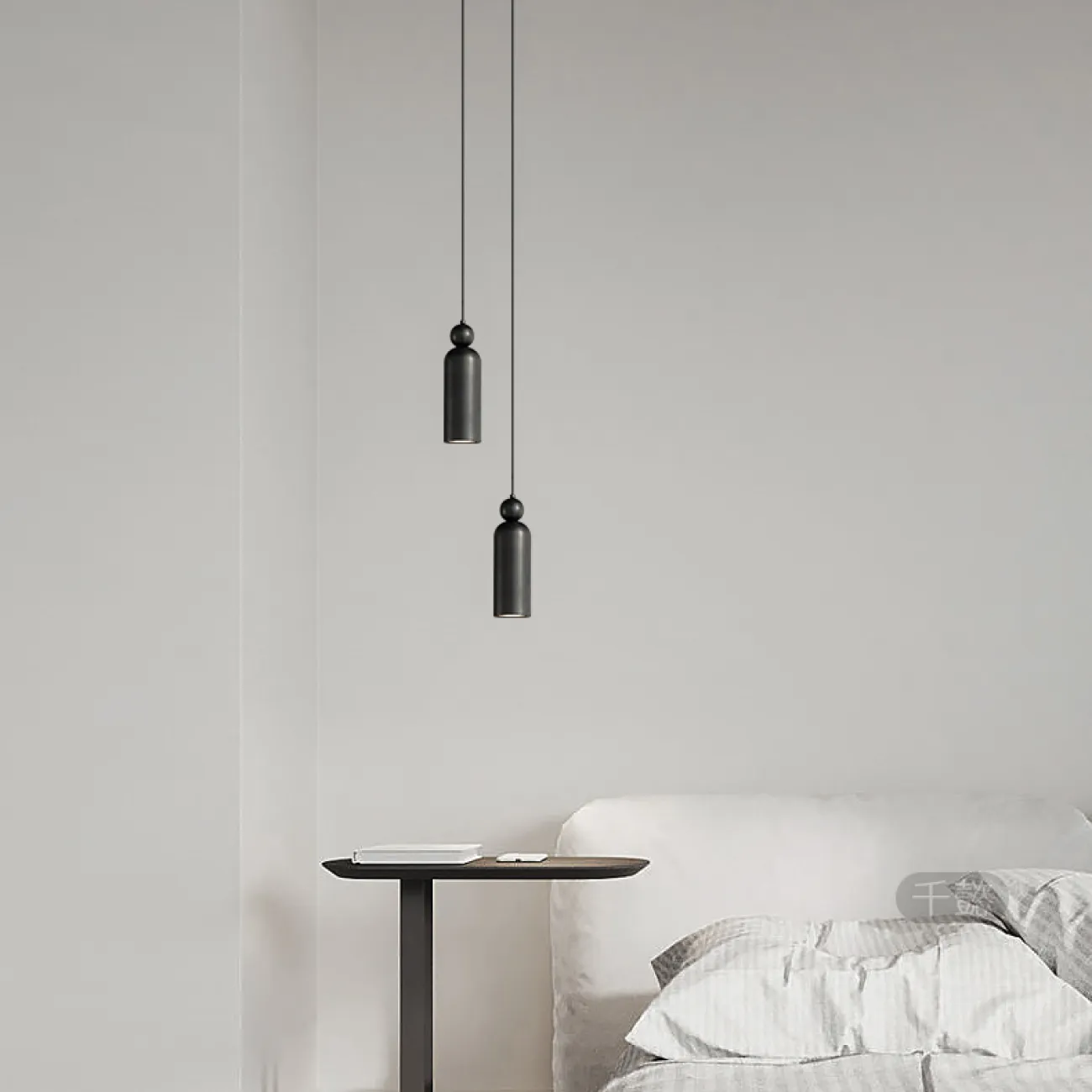 Парная комбинация подвесных светодиодных светильников с цилиндрическим корпусом и шарообразным клипом из натуральной и черненой латуни LEFFE DUO Brass