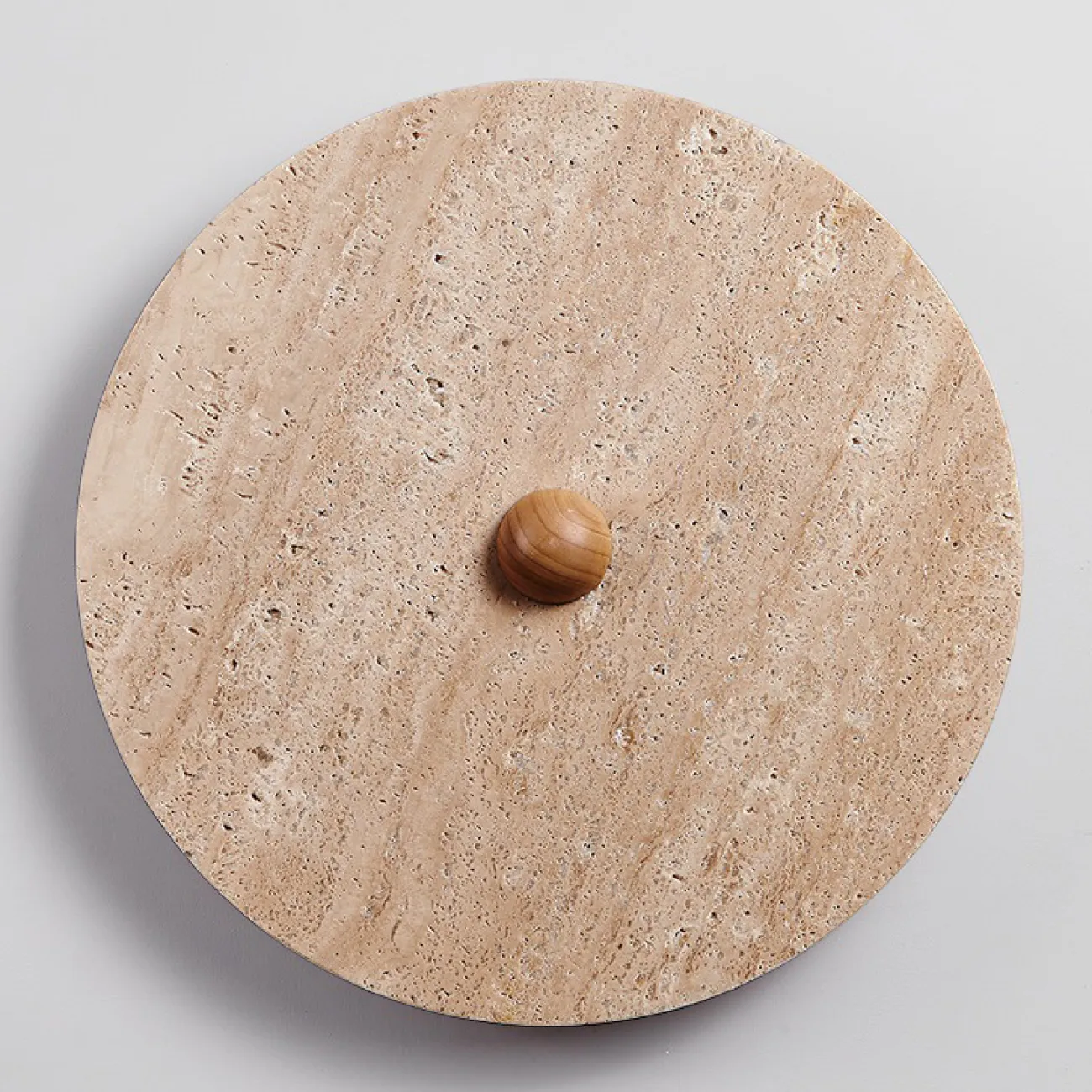 Настенный светодиодный светильник с плоским дисковидным рассеивателем с каменной текстурой и деревянным центром JOAR B D50