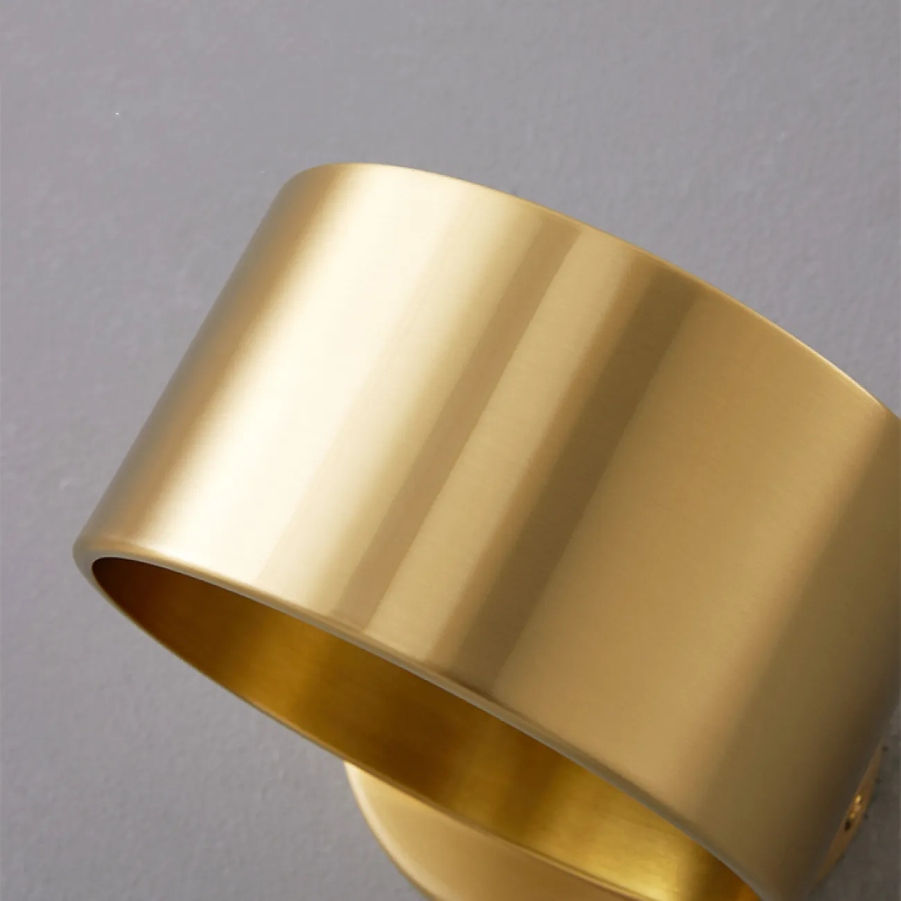 Настенный светильник HIND Brass от ImperiumLoft