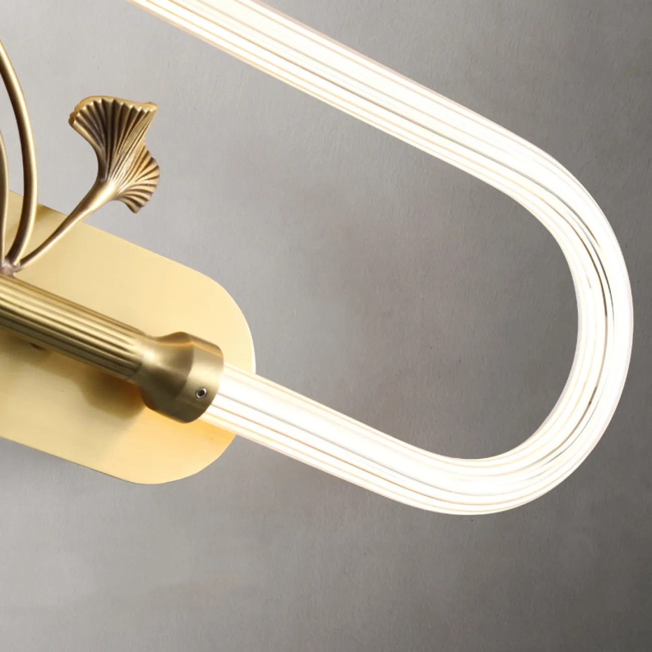 Парные светодиодные светильники на закольцованном трубчатом каркасе и растительным декором PHILOMENA WALL Right