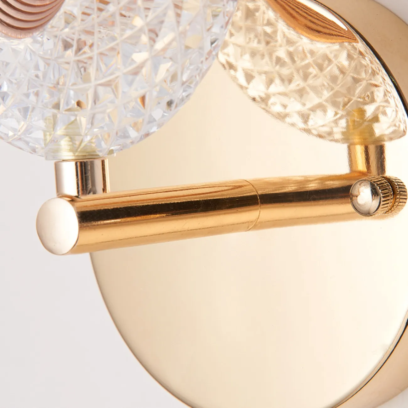 Настенный светодиодный светильник с рельефным плафоном каплевидной формы KEZIA C WALL Трехцветный свет