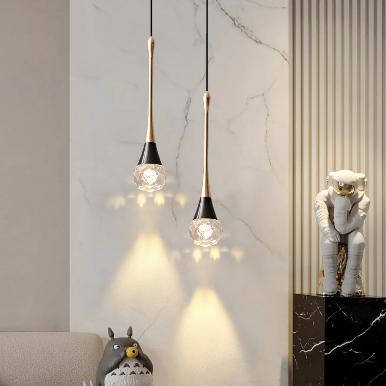 Готовая комбинация подвесных светодиодных светильников с лазерной гравировкой внутри многогранных хрустальных рассеивателей ALMOS DUO