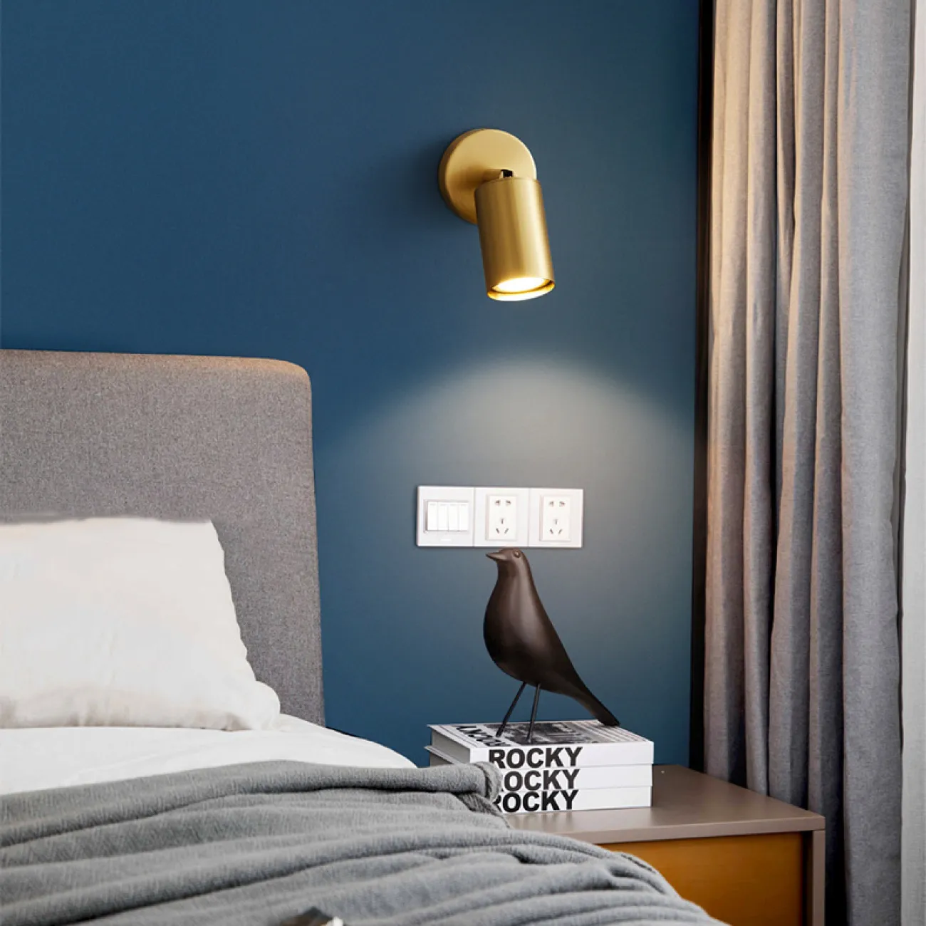 Серия настенных светильников с поворотными металлическими плафонами цилиндрической формы TEX WALL Black Серия настенных светильников с поворотными металлическими плафонами цилиндрической формы TEX WALL Black