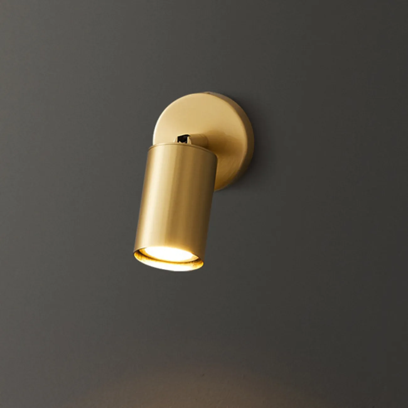 Серия настенных светильников с поворотными металлическими плафонами цилиндрической формы TEX WALL Black Серия настенных светильников с поворотными металлическими плафонами цилиндрической формы TEX WALL Black