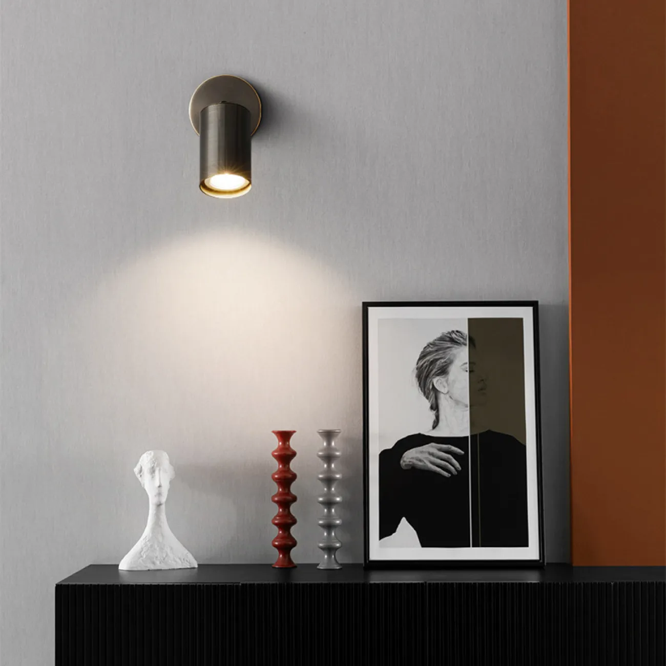 Серия настенных светильников с поворотными металлическими плафонами цилиндрической формы TEX WALL Black Серия настенных светильников с поворотными металлическими плафонами цилиндрической формы TEX WALL Black