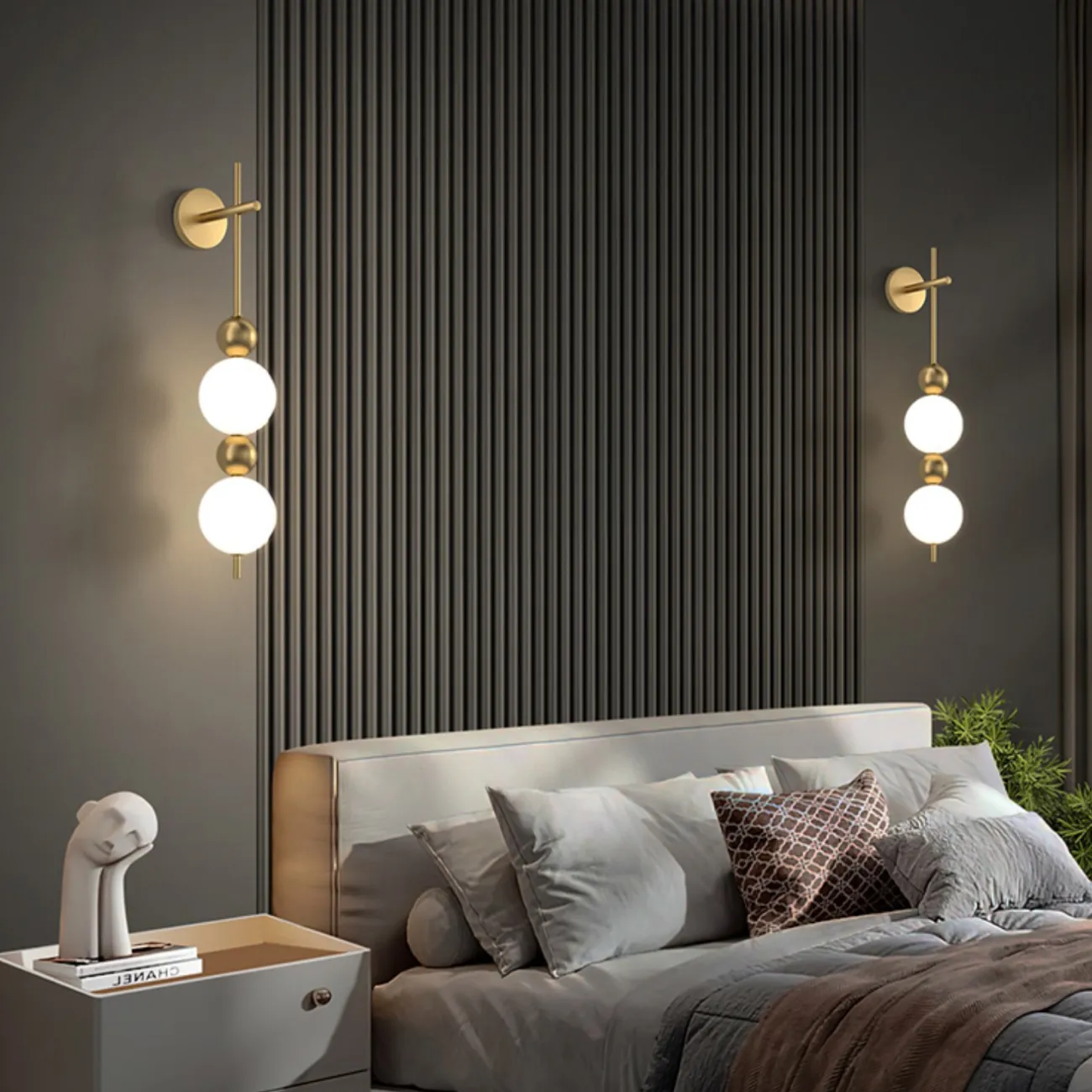 Серия настенных светильников в виде композиции из шарообразных плафонов и шаров из настоящей латуни FOLMER WALL H82