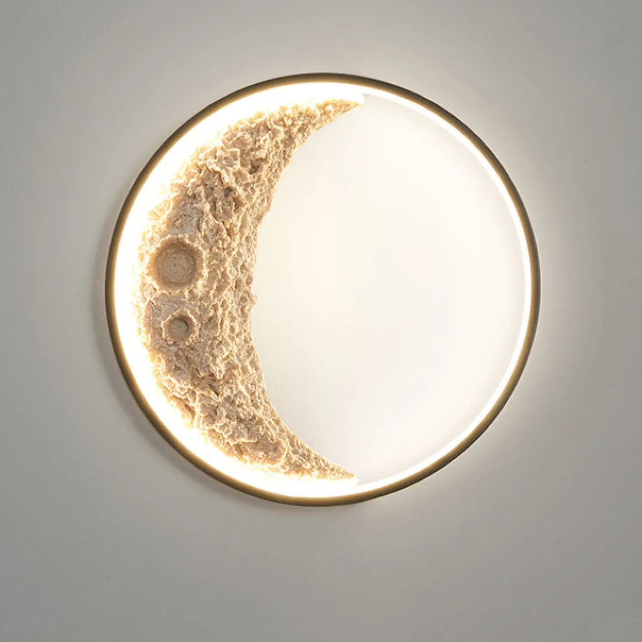 Настенный светодиодный светильник на кольцевом каркасе в виде убывающего месяца с рельефной поверхностью COSMOS WANING Луна D80 Трехцветный свет