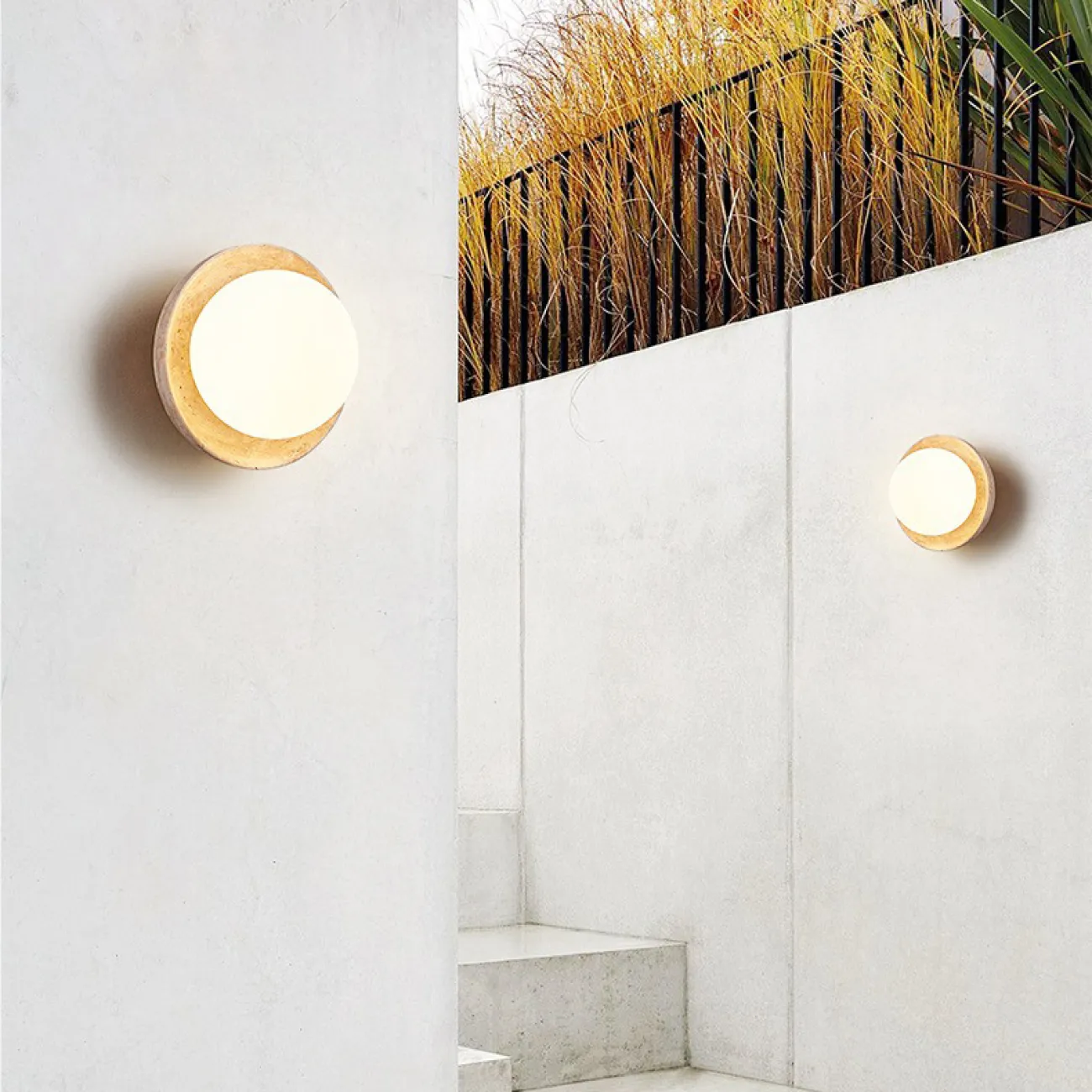 Настенный светильник с белым шарообразным плафоном на каменном основании в форме чаши SAMPE WALL Настенный светильник с белым шарообразным плафоном на каменном основании в форме чаши SAMPE WALL